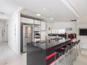 CASA DE 3 SUÍTES, COZINHA PLANEJADA, PATIO, PISCINA, 4...