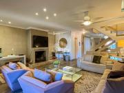 Casa de 3 Suítes e 4 Vagas de Garagem Bairro Chácara das...