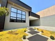 Casa de 3 Suítes Plenas com 4 Vagas no Jardim América...