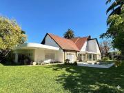 Casa de 434 m² sobre lote de 1.224 m² con pileta y...