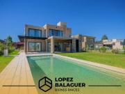 Casa de 4 amb a estrenar a la Laguna en Barrio Santo...