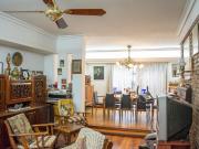 Casa de 4 ambientes con cochera en venta en Martinez