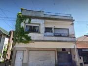 CASA DE 4 AMBIENTES, CON COCHERA Y LOCAL