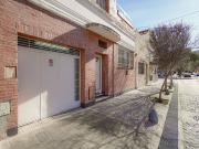 CASA de 4 ambientes con cochera y terraza