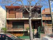 Casa de 4 Ambientes con Jardín y Cochera en Venta —...