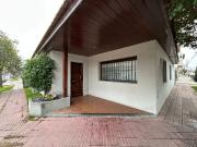 CASA DE 4 AMBIENTES CON PATIO COCHERA DOBLE Y...