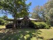 CASA DE 4 AMBIENTES C/PILETA/GALPON/LOTE ARBOLADO