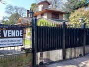 CASA DE 4 AMBIENTES EN 2 PLANTAS BARRIO PARQUE PERÓ en...