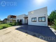 Venta Casa de 4 ambientes en barrio Cruz del Sur, CANNING