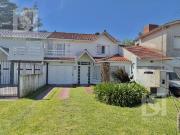 Casa de 4 ambientes en Caisamar