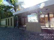 Casa de 4 ambientes en exclusivo Complejo