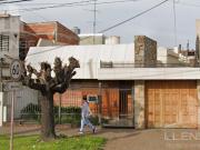 Casa de 4 ambientes en una planta en venta Bernal Oeste