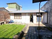 Casa de 4 ambientes en venta en Villa Luzuriaga