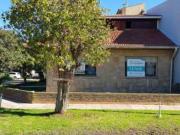 Casa de 4 ambientes más departamento de 3 ambientes