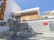 Casa de 4 dormitórios, 5 vagas no Menino Deus em Porto...