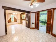 Casa de 4 dormitorios cochera patio zona Costanera