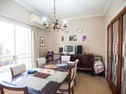 Casa de 4 dormitorios con cochera