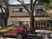 CASA DE 4 DORMITORIOS CON PATIO EN VENTA