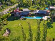 Casa de 4 dormitorios con pileta en amplio terreno en...