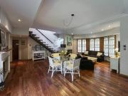 Casa de 4 dormitorios con pileta y jardín en Fisherton