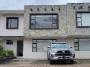 Casa de 4 dormitorios en arriendo en urbanización...