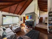 Casa de 4 dormitorios más altillo y dependencia en...