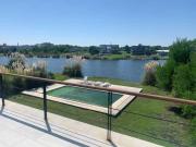 CASA DE 4 DORMITORIOS Y 2 BAÑOS SOBRE EL LAGO COSTA...