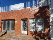 Casa de 4 dormitorios y cochera en Venta