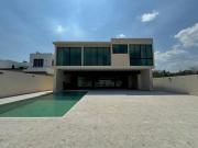 Casa de 4 habitaciones, con alberca, dentro de privada...