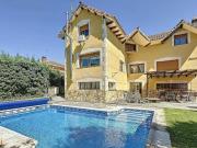 Casa de 4 habitaciones, piscina, bodega, garaje