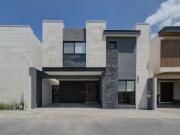 Casa de 4 habitaciones, una en PB en Monte Sabino