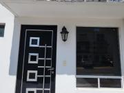 Casa de 4 Niveles Totalmente Remodelada en Privada...