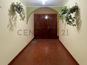 Casa de 4 Pisos con Ambientes Versátiles y Mini...