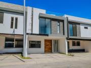 Casa de 4 recamaras Altavista Residencial Coto Bosques