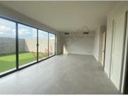 Casa de 4 recámaras con jardín y amenidades en El...