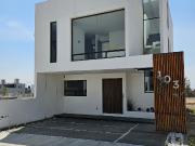 Casa de 4 Recamaras, Con Roof Garden en Fraccionamiento...