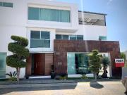 CASA DE 4 RECAMARAS CON VESTIDOR Y BAÑO, ROOF GARDEN Y...