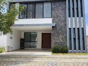 CASA DE 4 RECÁMARAS EN LOMAS DE ANGELÓPOLIS