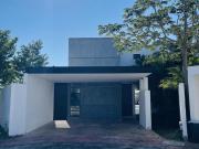 Casa de 4 recámaras en privada Residencial, Norte de Mérida