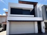 Casa de 4 Recámaras en Privada Stanza Toscana