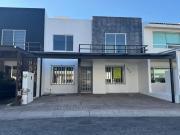 Casa de 4 Recámaras en Renta o Venta dentro de el...