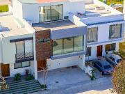 Casa de 4 recamaras en venta dentro de coto en valle...