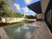 Casa de 4 recámaras en venta – Privada Oasis, Yucatán...