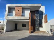 Casa de 4 recamaras en Viñedos