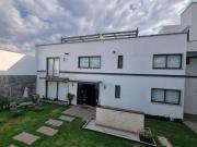 Casa con 380 m² superficie de terreno, 4 recámaras en...