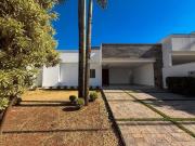 Casa de 4 Suítes, localizada em condomínio americano na...