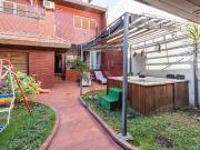 CASA DE 5 AMB. C/JARDÍN, QUINCHO Y PARRILLA FLORES