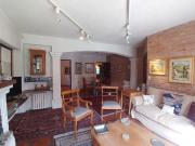 Casa de 5 ambientes con cochera y dependencia en venta...