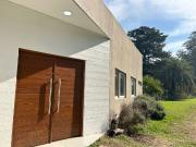 Casa de 5 ambientes con gran parque y pileta