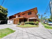 Casa de 5 ambientes con playroom y cuarto de servicio en...